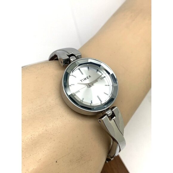 Timex Women's Watch TW2T49400 Quartz Silver Dial Stainless Steel 26mm - Picture 5 of 13